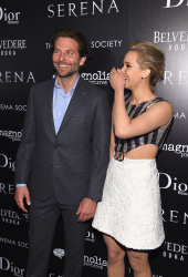 Jennifer Lawrence и Bradley Cooper - Attends a screening of 'Serena' hosted by Magnolia Pictures and The Cinema Society with Dior Beauty, Нью-Йорк, 21 марта 2015 (449xHQ) OkqprAus