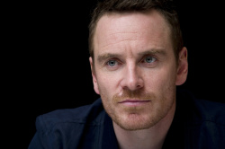 Michael Fassbender - X- Men: Days of Future Past press conference portraits by Magnus Sundholm (New York, May 9, 2014) - 25xHQ OqAP2LSm