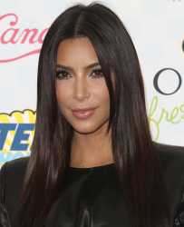 Kim Kardashian - at FOX's 2014 Teen Choice Awards in Los Angeles, California - 39xHQ PlHPUEIk