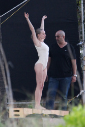 Amanda Seyfried - On the set of a photoshoot in Miami - February 14, 2015 (111xHQ) QITToGpq