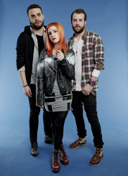 Paramore (Hayley Williams,  Jeremy Davis, Taylor York) - Chris McAndrew Photoshoot for The Guardian (February, 2013) - 35xHQ QV8pyYmL