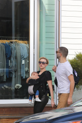 Scarlett Johansson - Out and about in Venice, CA - February 1, 2015 - 33xHQ Qls7rQBn