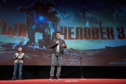 Robert Downey Jr. - "Iron Man 3" convention (Moscow, April 9, 2013) - 23xHQ RLSOV7Yd