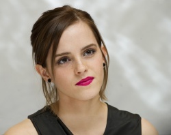 Emma Watson - The Perks of Being a Wallflower press conference portraits by Magnus Sundholm (Toronto, September 7, 2012) - 22xHQ RjnyjOFn