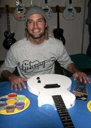 Josh Holloway - Gibson Guitar Paint for Pep Charity Event December 4, 2004 - Gibson Baldwin Showroom Beverly Hills, CA - 15xHQ Rr6EmhPQ