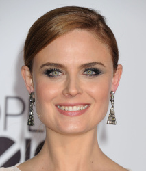 Emily Deschanel - 40th Annual People's Choice Awards at Nokia Theatre L.A. Live in Los Angeles, CA - January 8. 2014 - 137xHQ Ryvv7r3v