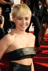 Miley Cyrus - 2014 MTV Video Music Awards in Los Angeles, August 24, 2014 - 350xHQ SE28kEQA