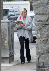 Malin Akerman - Out and about in Los Feliz - February 22, 2015 (27xHQ) ScUNlswo