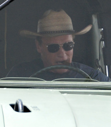 Arnold Schwarzenegger - seen out in Los Angeles - April 18, 2015 - 72xHQ SoAmzY2E