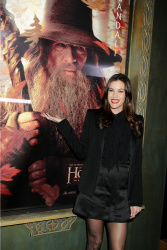 Liv Tyler - 'The Hobbit An Unexpected Journey' New York Premiere benefiting AFI at Ziegfeld Theater in New York City - December 6, 2012 - 52xHQ Szh1rsbw