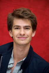 Andrew Garfield - Never Let Me Go press conference portraits by Vera Anderson (Toronto, September 11, 2010) - 8xHQ T4AhPVDJ