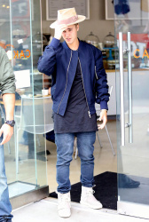 Justin Bieber - Seen out with Jazmyn in Los Angeles, California (2015.04.23) - 24xHQ TCAeBTqm