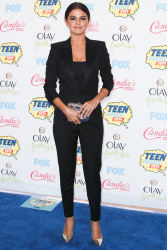 Selena Gomez - At the FOX's 2014 Teen Choice Awards, August 10, 2014 - 393xHQ TGHwGyVH