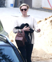 Scarlett Johansson - Out and about in LA - February 19, 2015 (28xHQ) TWZvbfsB