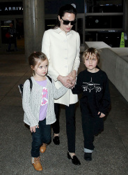 Angelina Jolie - LAX Airport - February 11, 2015 (185xHQ) TwtxuRbh