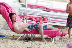 Mark Wahlberg - and his family seen enjoying a holiday in Barbados (December 26, 2014) - 165xHQ UlKQifzp
