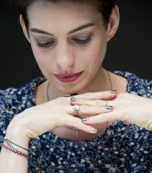 Anne Hathaway - Les Miserables press conference portraits by Magnus Sundholm (New York, December 2, 2012) - 12xHQ VVnPf52m