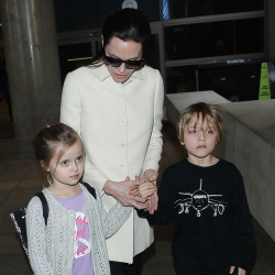 Angelina Jolie - LAX Airport - February 11, 2015 (185xHQ) VXHG4SIY