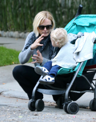 Malin Akerman - Out with her son in LA- February 20, 2015 (25xHQ) VtAFs1tK