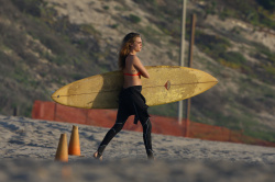 Cara Delevingne - Photoshoot candids in Malibu, 9 января 2015 (133xHQ) W6RnOWSg