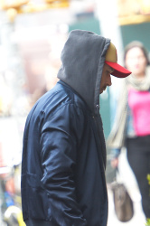 Ryan Gosling - Out and about in NYC - April 10, 2015 - 2xHQ W6VxBp1i