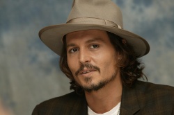 Johnny Depp - "Pirates of the Caribbean: Dead Man's Chest" press conference portraits by Armando Gallo (Los Angeles, June 22, 2006) - 16xHQ WLuKQOOM
