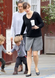 Jennifer Garner - out and about in Brentwood, 29 января 2015 (12xHQ) X8i59ju9