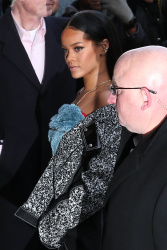 Kanye West - Rihanna - arriving at Kanye West's fashion show in New York City - February 12, 2015 (11xHQ) XQZsiAjr