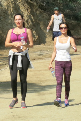 Kelly Brook - Kelly Brook - out for a hike in West Hollywood, 31 января 2015 (6xHQ) XRr8qTrT