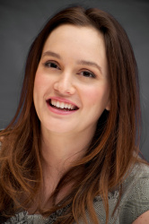 Leighton Meester - Country Strong press conference portraits by Vera Anderson (New York, December 6, 2010) - 6xHQ XpPwBr6t