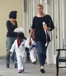 Charlize Theron - spotted taking her son Jackson to his karate class in Los Angeles, California on February 23, 2015 (15xHQ) Xpr3bccl