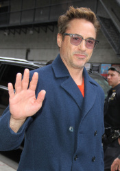 Robert Downey Jr. - at the Late Show with David Letterman in New York (2015.04.23) - 19xHQ YIBeK1mF