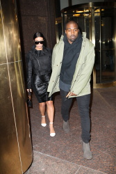 Kim Kardashian and Kanye West - Out and about in New York City, 8 января 2015 (54xHQ) YRvclIhG