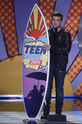 Josh Hutcherson - FOX's 2014 Teen Choice Awards in Los Angeles (2014.08.10) - 33xHQ Yw4AivqJ