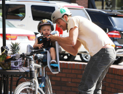 Josh Duhamel - Josh Duhamel - Out for lunch with his son in Santa Monica - April 27, 2015 - 30xHQ Yzw02tPO