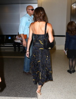 Виктория Бекхэм (Victoria Beckham) Arriving at LAX Airport, 31.07.2016 - 28xHQ ZHWcXOlA