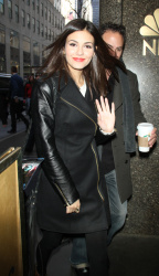 Victoria Justice - Arriving at the NBC Studios in New York City, 16 января 2015 (16xHQ) ZJMUs1qg