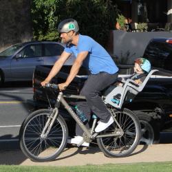 Josh Duhamel - took his son Axl for a bike ride in Santa Monica - March 7, 2015 - 32xHQ Zl2joZn8