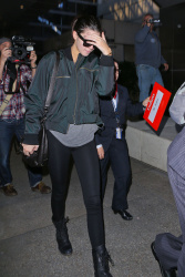 Kendall Jenner - Arriving at LAX airport, 2 января 2015 (55xHQ) ZqFrcZU3