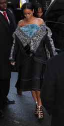 Kanye West - Rihanna - Arriving at Kanye West's fashion show in NYC - February 12, 2015 (13xHQ) BCBfYP7b