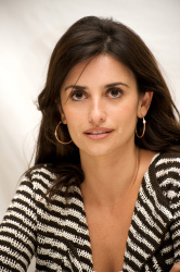 Penelope Cruz - Vicky Cristina Barcelona press conference portraits by Vera Anderson (Beverly Hills, August 4, 2008) - 16xHQ Bct3mOH2
