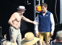 Zac Efron & Robert De Niro - On the set of Dirty Grandpa in Tybee Island,Giorgia 2015.04.30 - 140xHQ CFtR9I5D