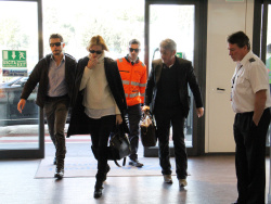 Sean Penn and Charlize Theron - depart from Rome after a Valentine's Day weekend - February 15, 2015 (37xHQ) DmyZg6qt