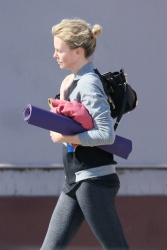 Charlize Theron - spotted leaving yoga class - January 23, 2015 - 23xHQ EqESyLHm