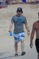 Mark Wahlberg - and his family seen enjoying a holiday in Barbados (December 26, 2014) - 165xHQ Eu98JueD