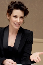 Evangeline Lilly - The Hobbit: The Desolation of Smaug press conference portraits by Munawar Hosain (Beverly Hills, December 3, 2013) - 25xHQ FTt5A7r9
