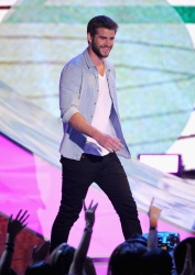 Liam Hemsworth - Teen Choice Awards 2013 at Gibson Amphitheatre (Universal City, August 11, 2013) - 22xHQ FhyJmyJT