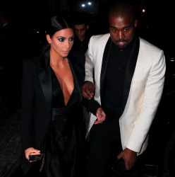 Kim Kardashian and Kanye West - In New York, 8 января 2015 (42xHQ) Fj4jR80q