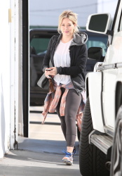 Hilary Duff - Out in Beverly Hills - February 19, 2015 (14xHQ) G5wQzqUm