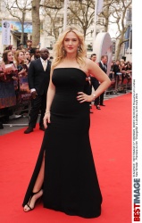 Theo James - Shailene Woodley, Kate Winslet, Theo James - на премьере фильма 'Divergent' at Odeon Leicester Square, Лондон, 30 марта 2014 (918xHQ) I8G2Dhup